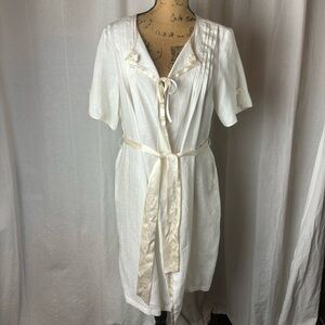 Kumi Kookoon White Linen Robe Women’s M Satin Trim Embroidered Sash Belt